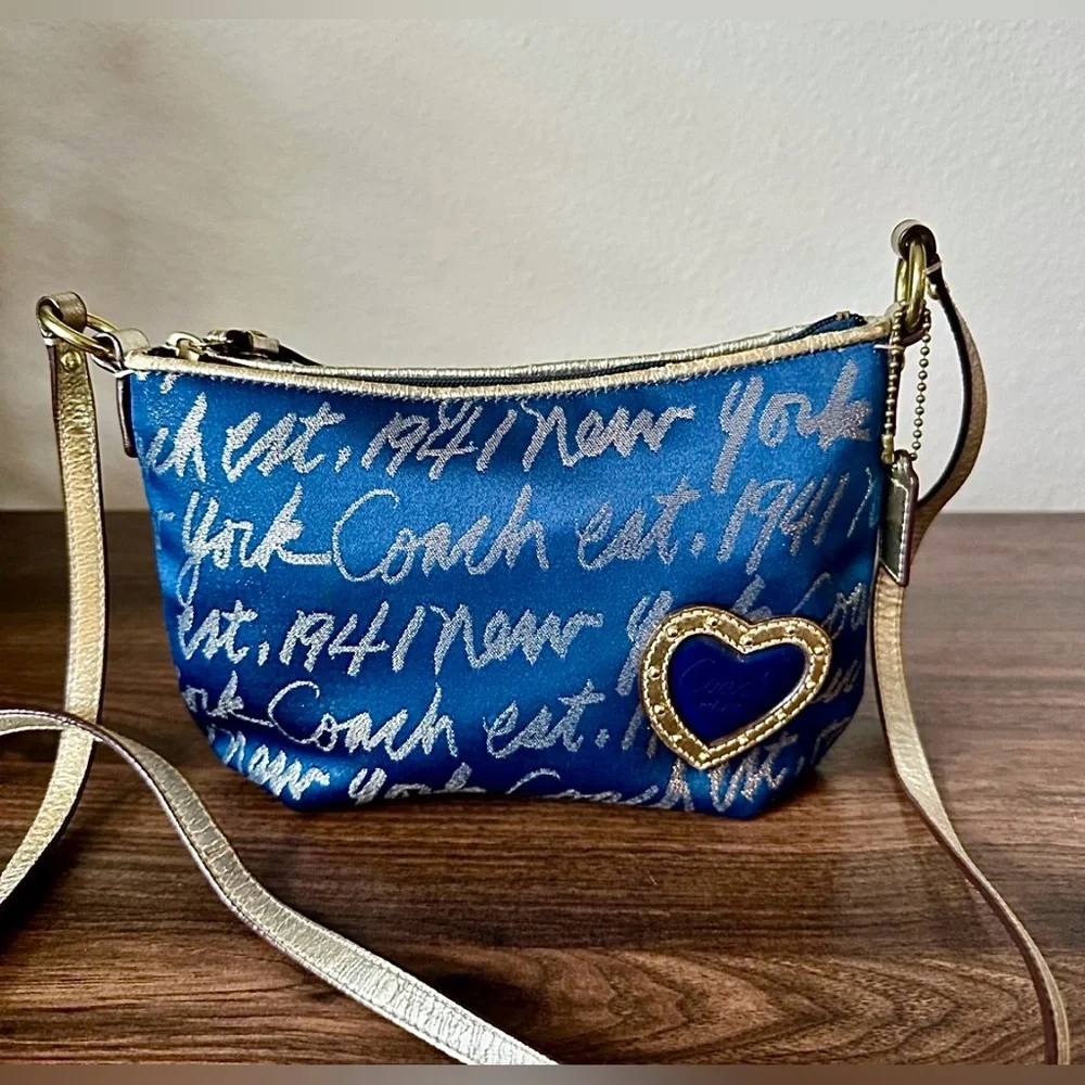 ⭐️💲SOLD💲⭐️ Y2K Coach Crossbody 3D HEART New York Signature Script - Picture 16 of 16